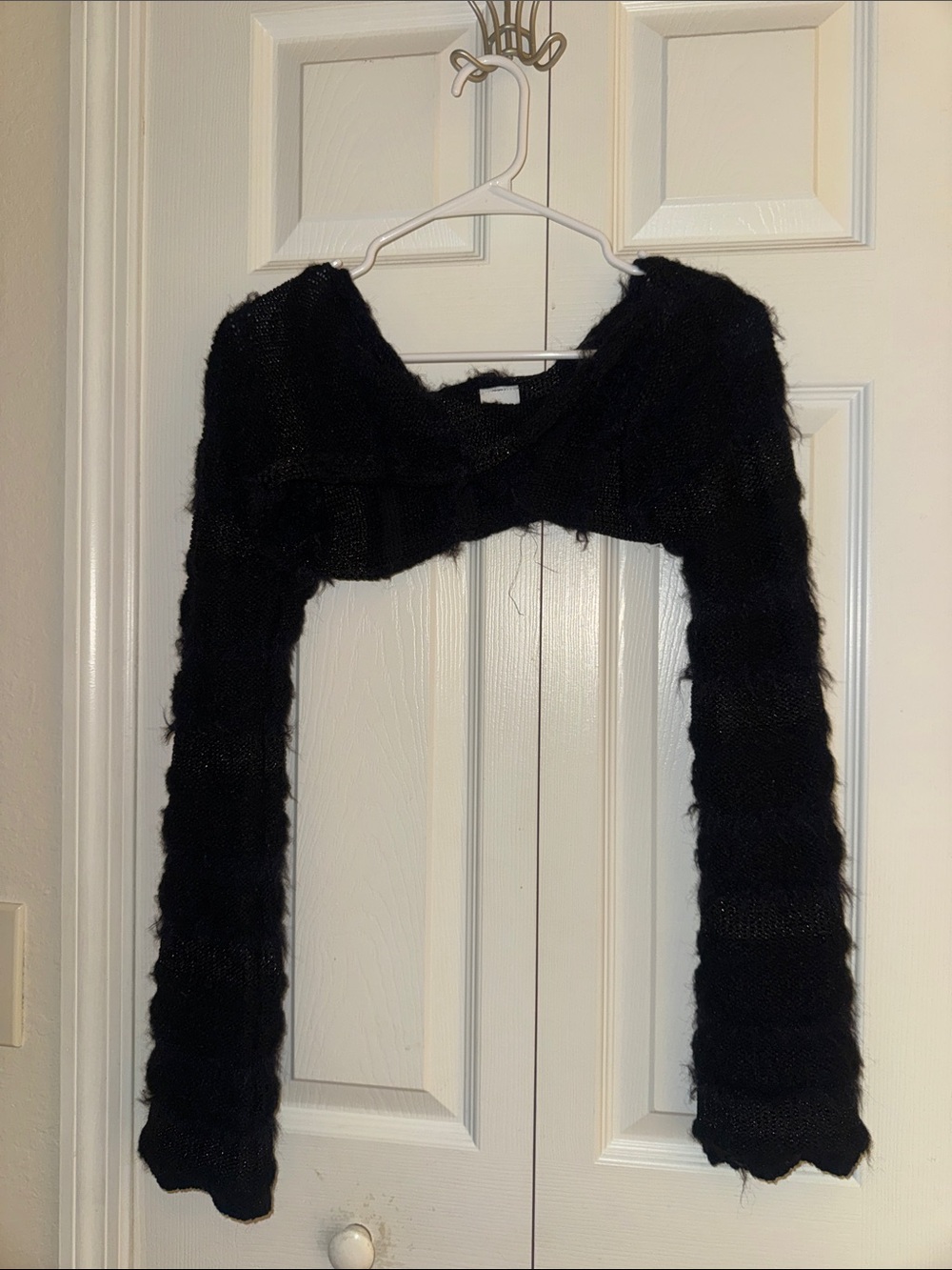 WILD FABLE Black Cropped Fuzzy Women's Sweater Shrug